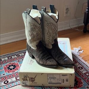 Justin Dirt white vintage cowboy boots, 11”, 7.5 B, L6310